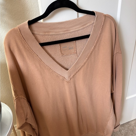 Aerie Women's V-Neck - Picture 4 of 4